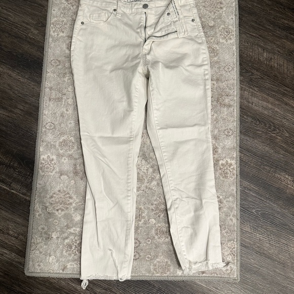 Universal Thread Women's Straight Leg White Jeans - Picture 1 of 6
